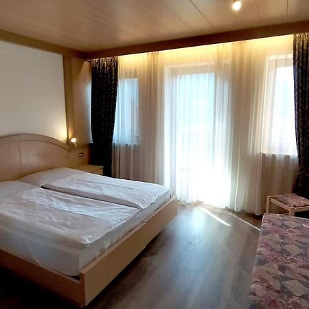 Hotel Flora Alpina กัมปีเตลโลดีฟัสซา ภายนอก รูปภาพ