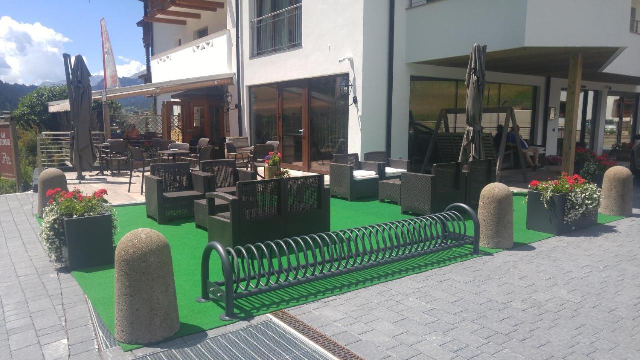Hotel Flora Alpina กัมปีเตลโลดีฟัสซา ภายนอก รูปภาพ