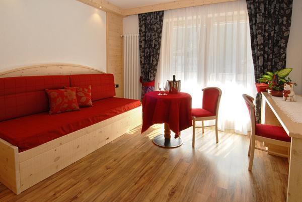 Hotel Flora Alpina กัมปีเตลโลดีฟัสซา ห้อง รูปภาพ