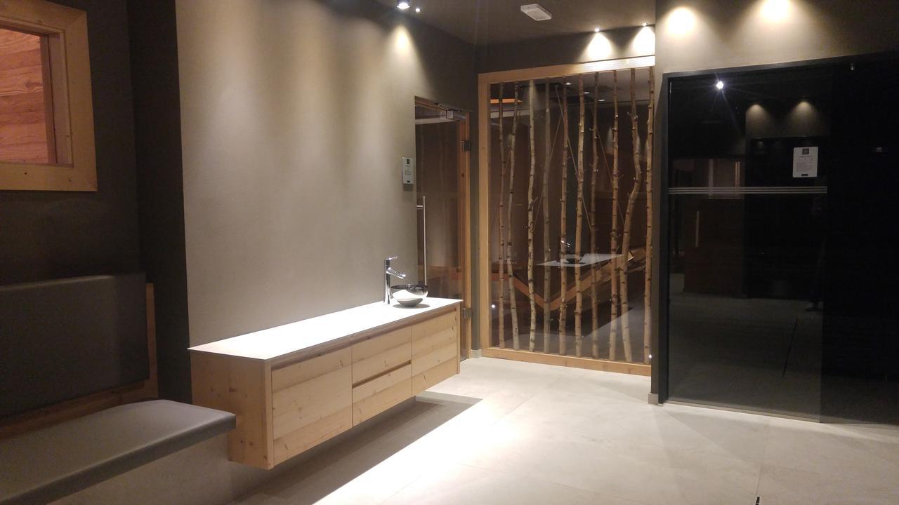 Hotel Flora Alpina กัมปีเตลโลดีฟัสซา ภายนอก รูปภาพ